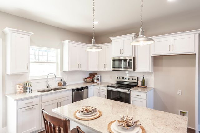 1136 Lock 4 Rd, Gallatin, TN 37066
