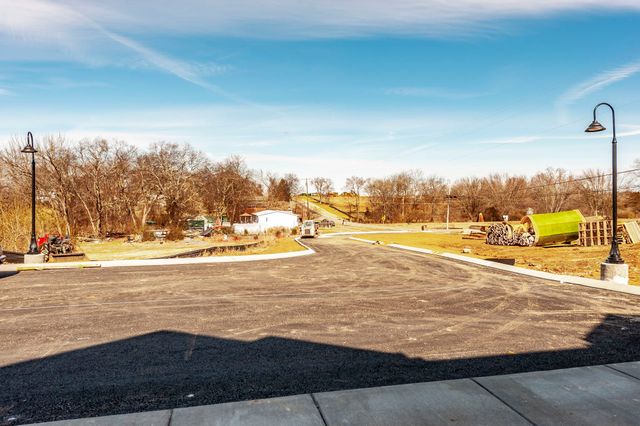 1136 Lock 4 Rd, Gallatin, TN 37066