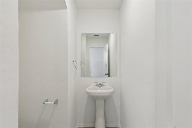 14910 Parkway Center Avenue, Oklahoma City, OK 73134