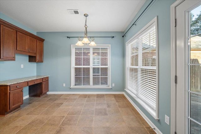 565 CHEROKEE CIR, Oakland, TN 38060