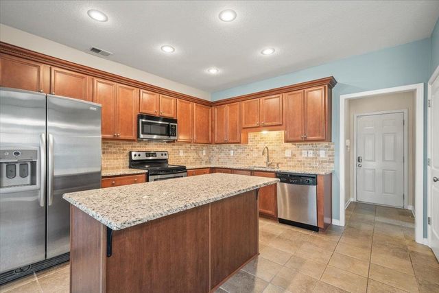 565 CHEROKEE CIR, Oakland, TN 38060