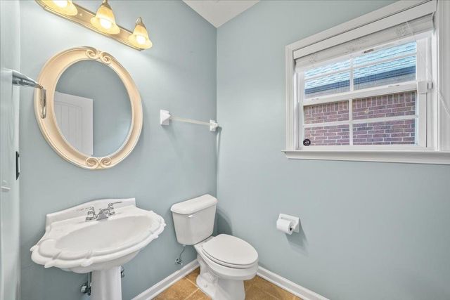 565 CHEROKEE CIR, Oakland, TN 38060