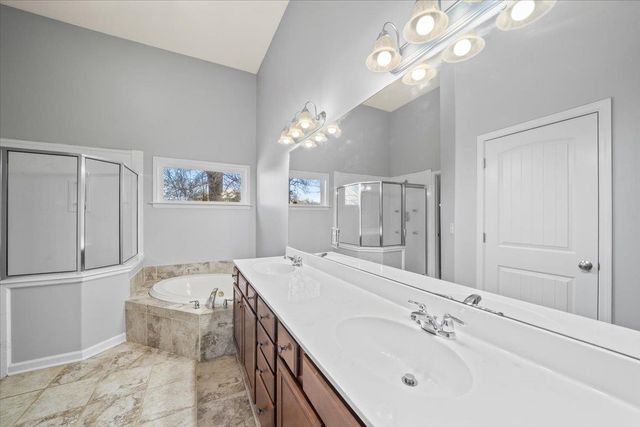 565 CHEROKEE CIR, Oakland, TN 38060