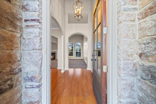 565 CHEROKEE CIR, Oakland, TN 38060