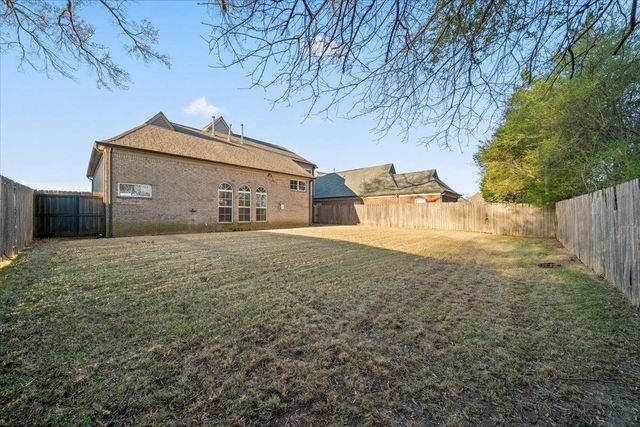 565 CHEROKEE CIR, Oakland, TN 38060