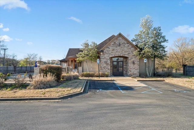 565 CHEROKEE CIR, Oakland, TN 38060