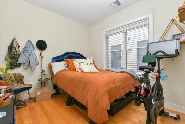 327 W Broadway 2, Boston, MA 02127