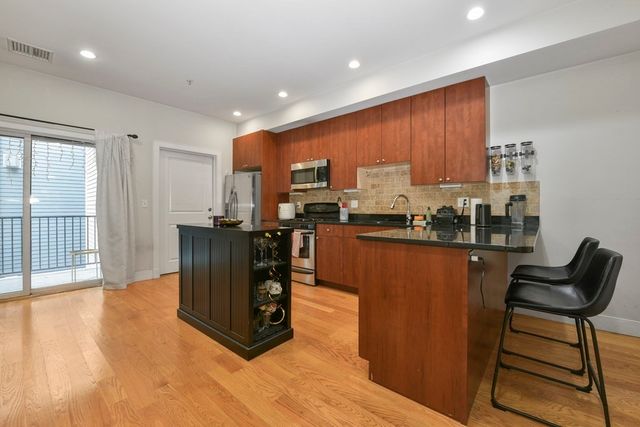 327 W Broadway 2, Boston, MA 02127