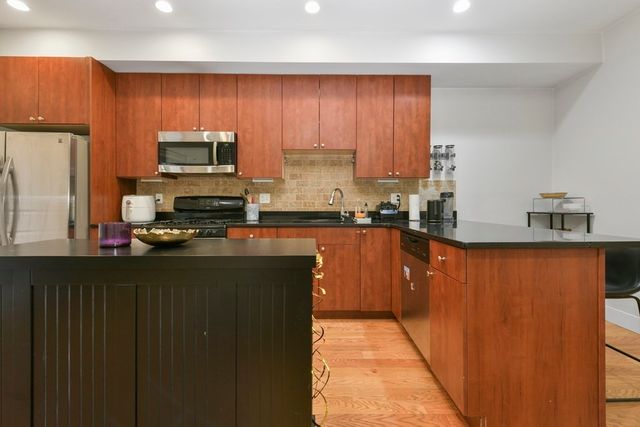 327 W Broadway 2, Boston, MA 02127