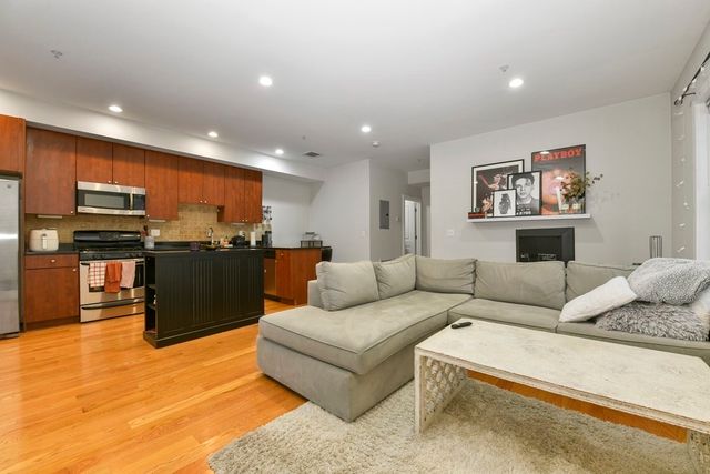 327 W Broadway 2, Boston, MA 02127