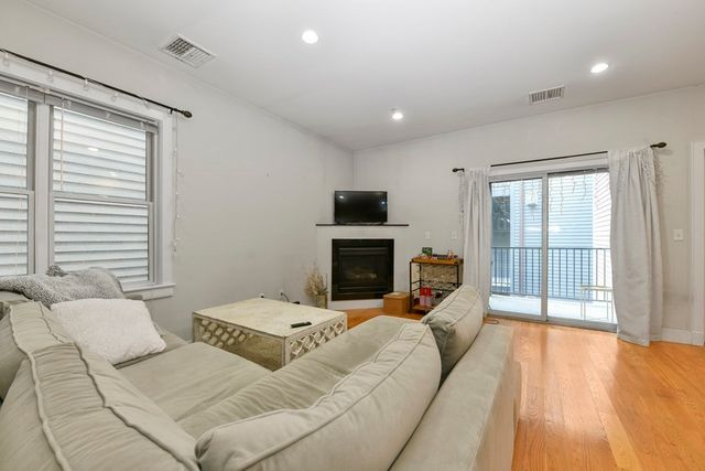 327 W Broadway 2, Boston, MA 02127