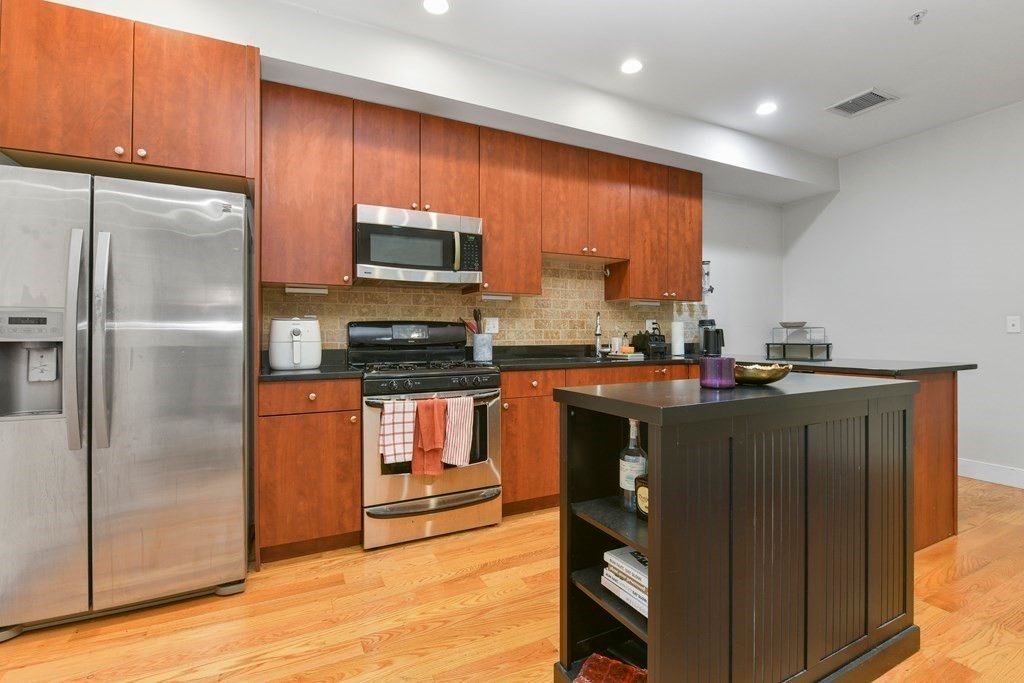 327 W Broadway 2, Boston, MA 02127