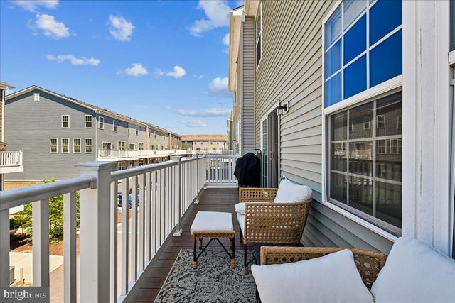 10518 JIM LOVELL LN, Lanham, MD 20706