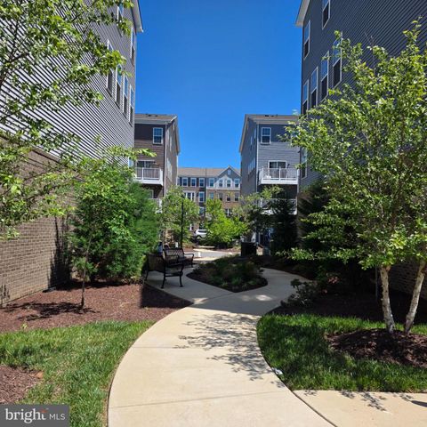 10518 JIM LOVELL LN, Lanham, MD 20706