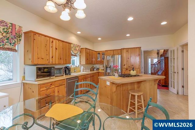 4374 Log Dr NE, Salem, OR 97305