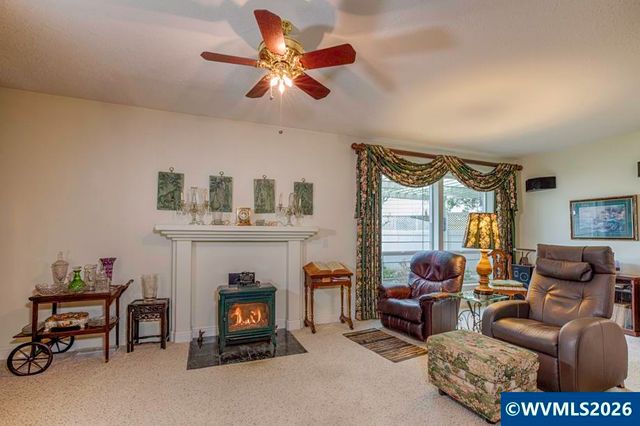 4374 Log Dr NE, Salem, OR 97305