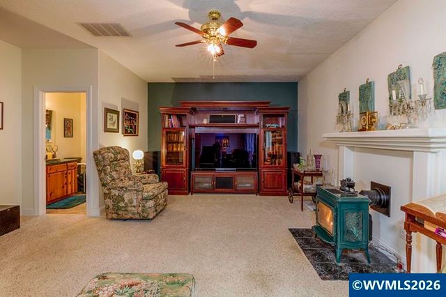 4374 Log Dr NE, Salem, OR 97305