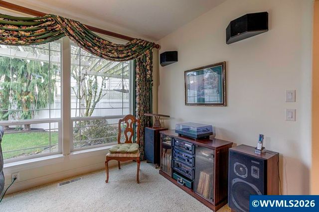 4374 Log Dr NE, Salem, OR 97305