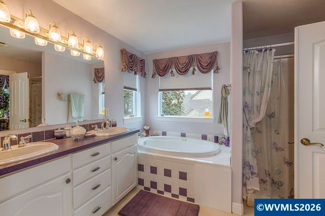 4374 Log Dr NE, Salem, OR 97305