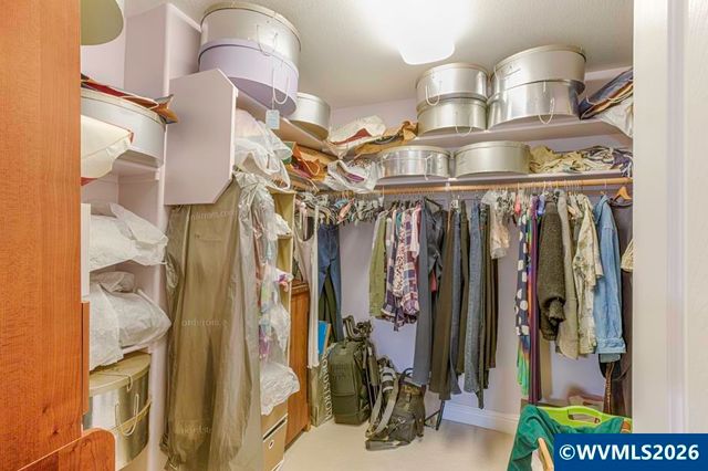 4374 Log Dr NE, Salem, OR 97305