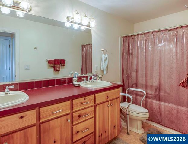 4374 Log Dr NE, Salem, OR 97305