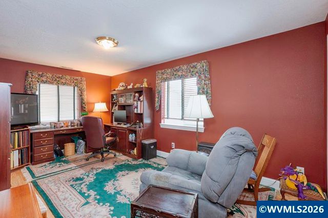 4374 Log Dr NE, Salem, OR 97305