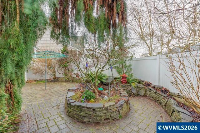 4374 Log Dr NE, Salem, OR 97305