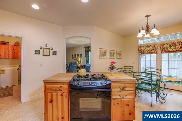 4374 Log Dr NE, Salem, OR 97305