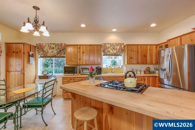 4374 Log Dr NE, Salem, OR 97305