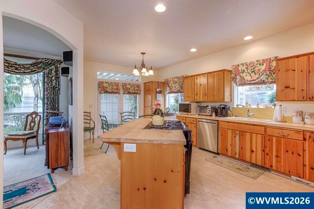 4374 Log Dr NE, Salem, OR 97305