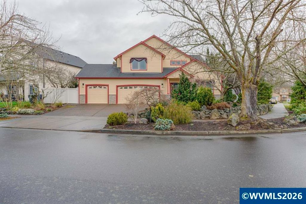 4374 Log Dr NE, Salem, OR 97305