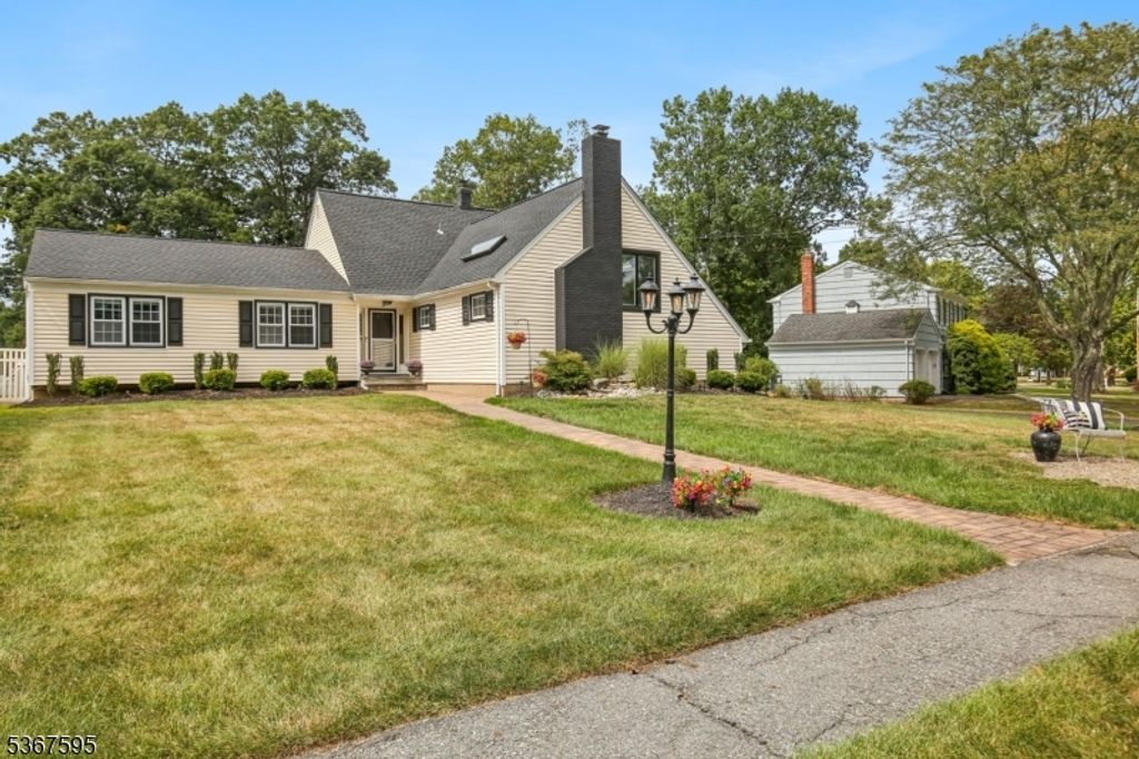 8 Deauville Dr, Parsippany-troy Hills Twp., NJ 07054
