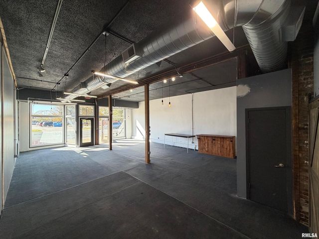 520 W 2ND Street, Davenport, IA 52801