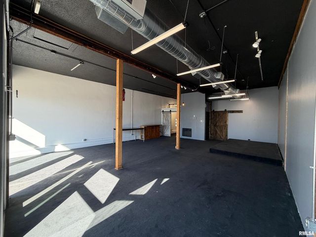 520 W 2ND Street, Davenport, IA 52801