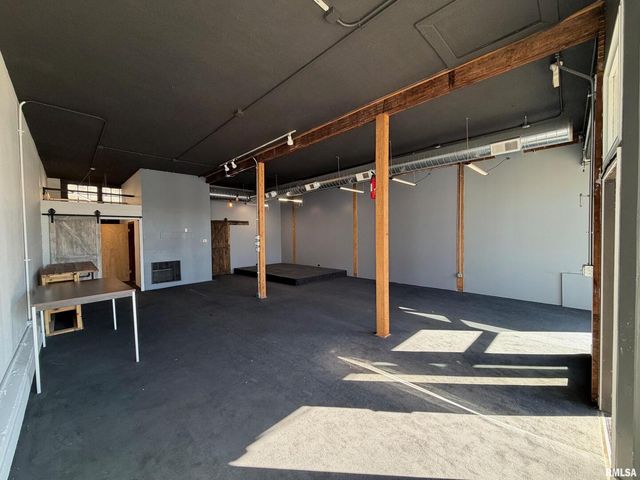 520 W 2ND Street, Davenport, IA 52801