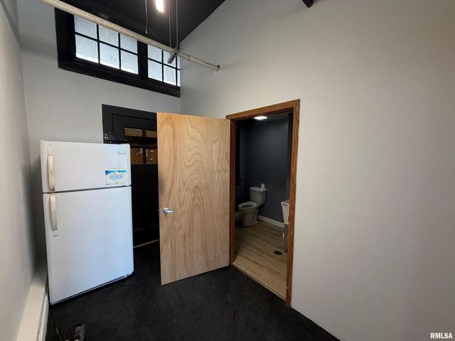 520 W 2ND Street, Davenport, IA 52801