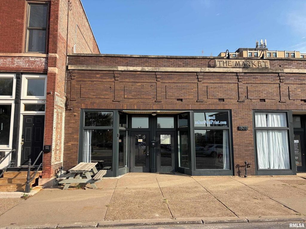 520 W 2ND Street, Davenport, IA 52801