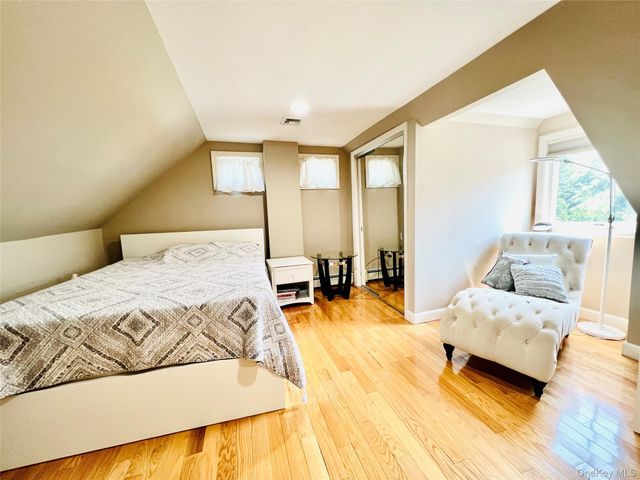 65 Maple Dr, New Hyde Park, NY 11040