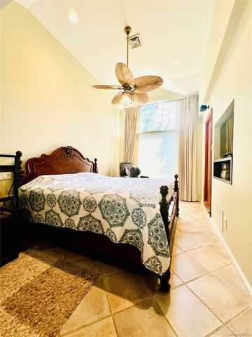 65 Maple Dr, New Hyde Park, NY 11040