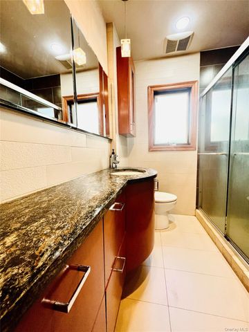 65 Maple Dr, New Hyde Park, NY 11040