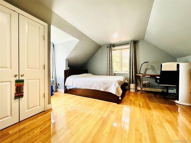 65 Maple Dr, New Hyde Park, NY 11040