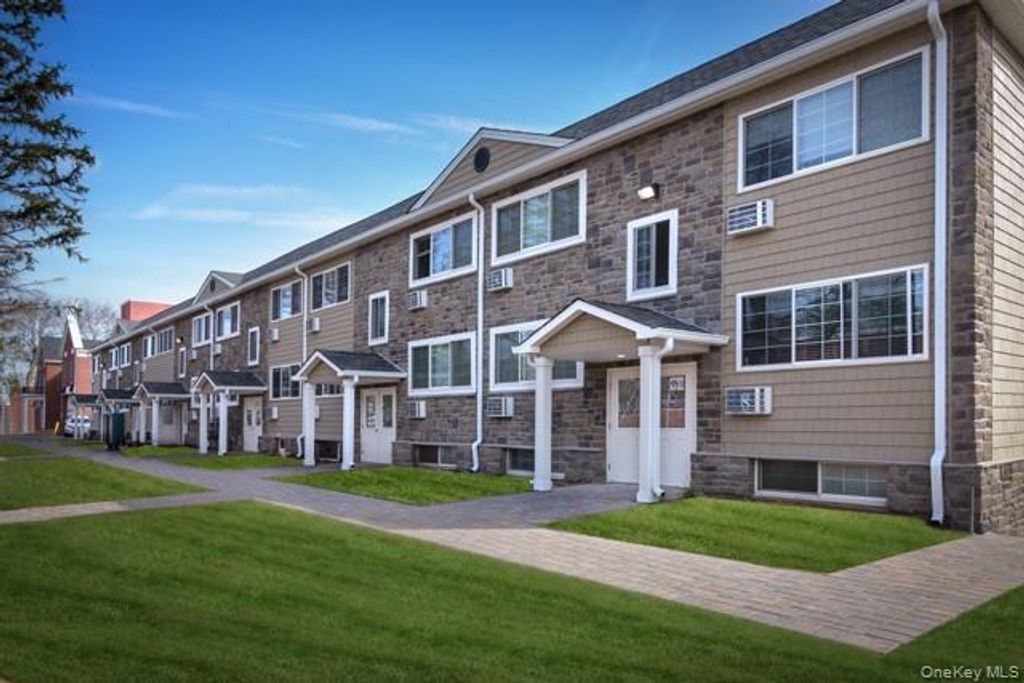 150 Covert Avenue G2, Stewart Manor, NY 11530