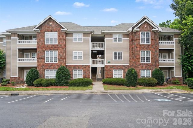 9849 Campus Walk Lane D, Charlotte, NC 28262