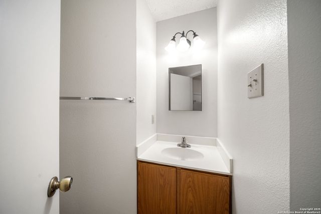 9878 Lauren Mist, San Antonio, TX 78251