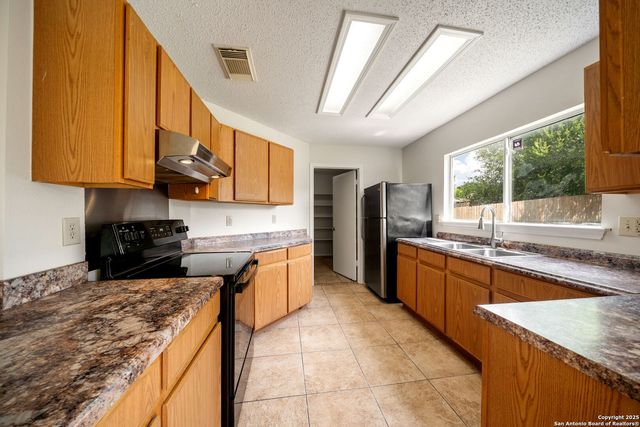 9878 Lauren Mist, San Antonio, TX 78251