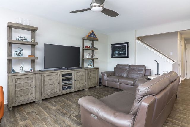 2084 Canyon Creek Court, Aurora, IL 60503