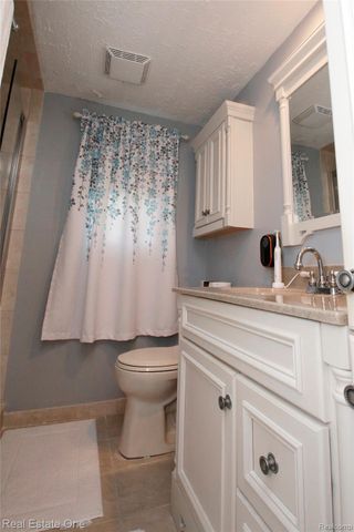 2760 Winter Park Road, Rochester Hills, MI 48309