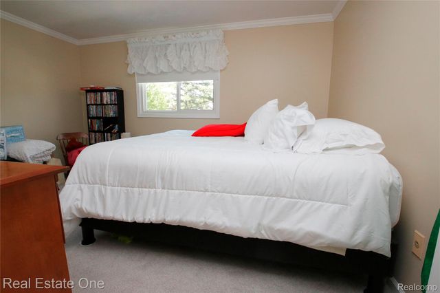 2760 Winter Park Road, Rochester Hills, MI 48309