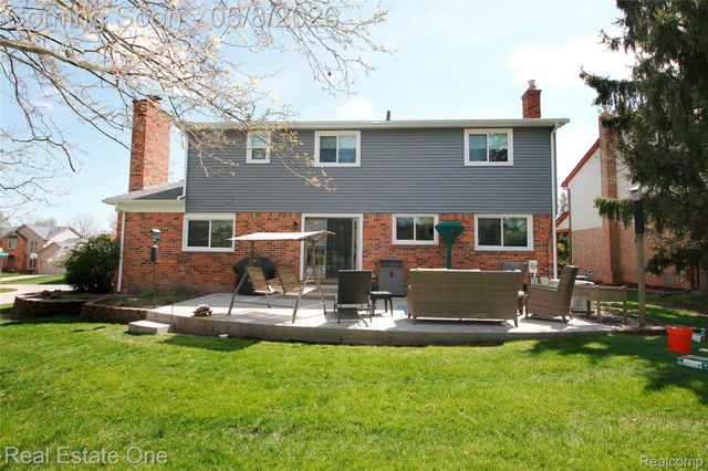 2760 Winter Park Road, Rochester Hills, MI 48309