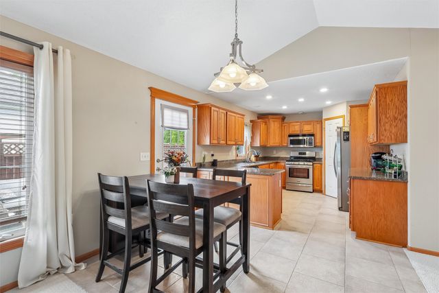 1055 SE Brentwood Drive, Waukee, IA 50263
